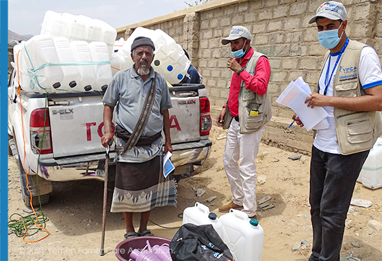 Distributing Rapid Response Mechanism (RRM) kits to newly Internally Displaced Persons (IDPs) for the third round in Bayhan & Ataq districts - Shabwah Governorate.